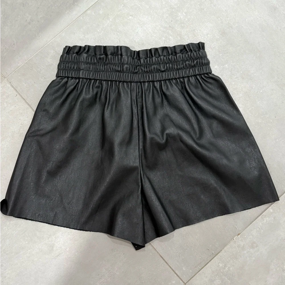 ZARA Black Women's Faux Leather Shorts - Picture 2 of 4
